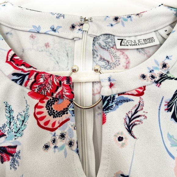 Floral sleeveless peplum top. Medium. 7th Avenue Design Studio - Picture 2 of 10